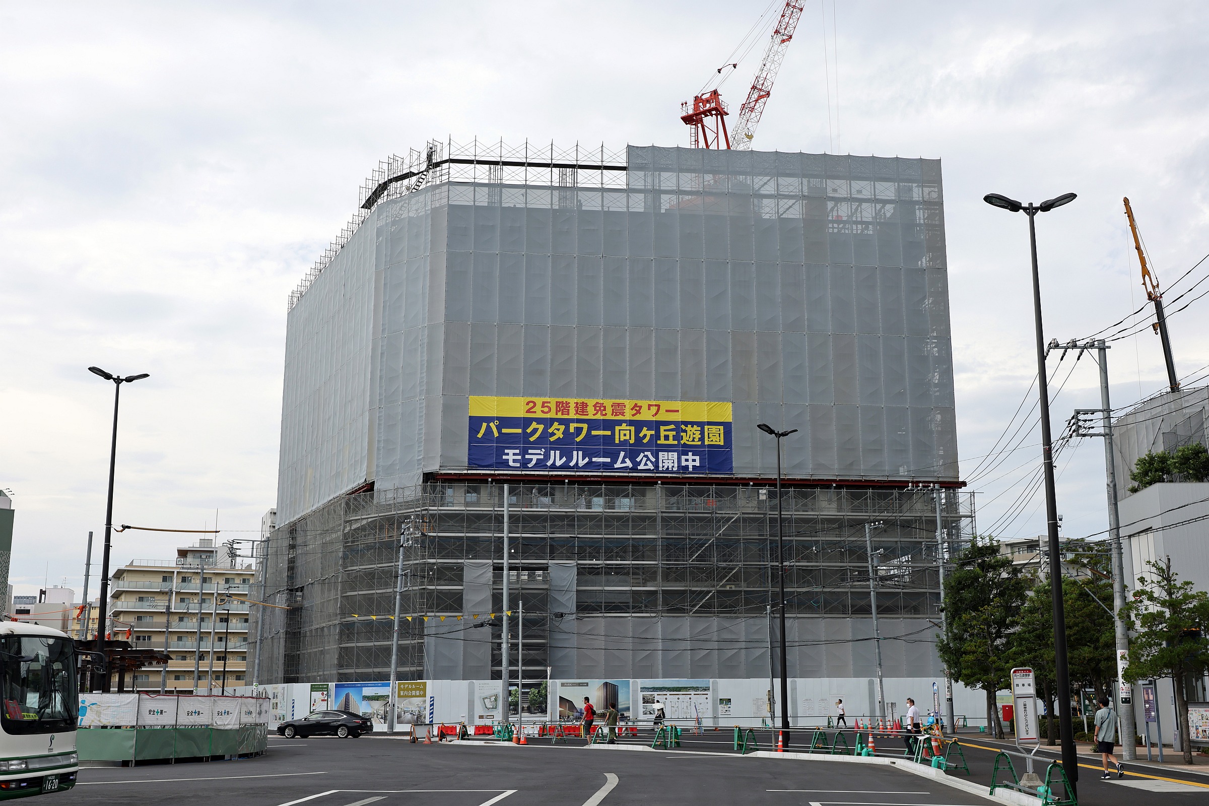 沢登り 地上25階、高さ79.98m「パークタワー向ヶ丘遊園」の建設状況