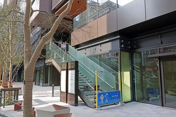 TOFROM YAESU TOWER（トフロム ヤエス タワー）