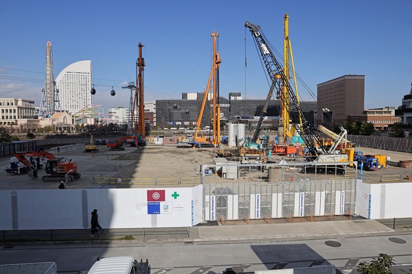 ���������϶�B-1�϶�ײ�