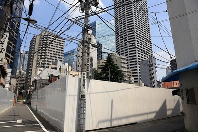 西新宿五丁目中央北地区第一種市街地再開発事業の既存建物解体工事