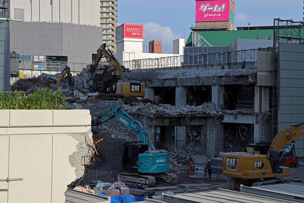 解体工事中の西武船橋店