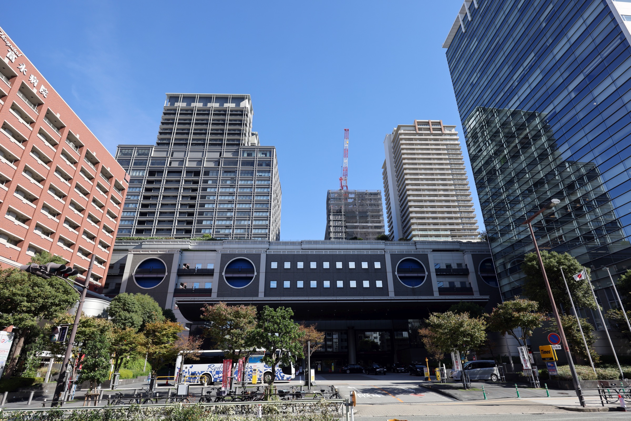 地上40階、高さ135.98m「アパホテル＆リゾート〈大阪難波駅