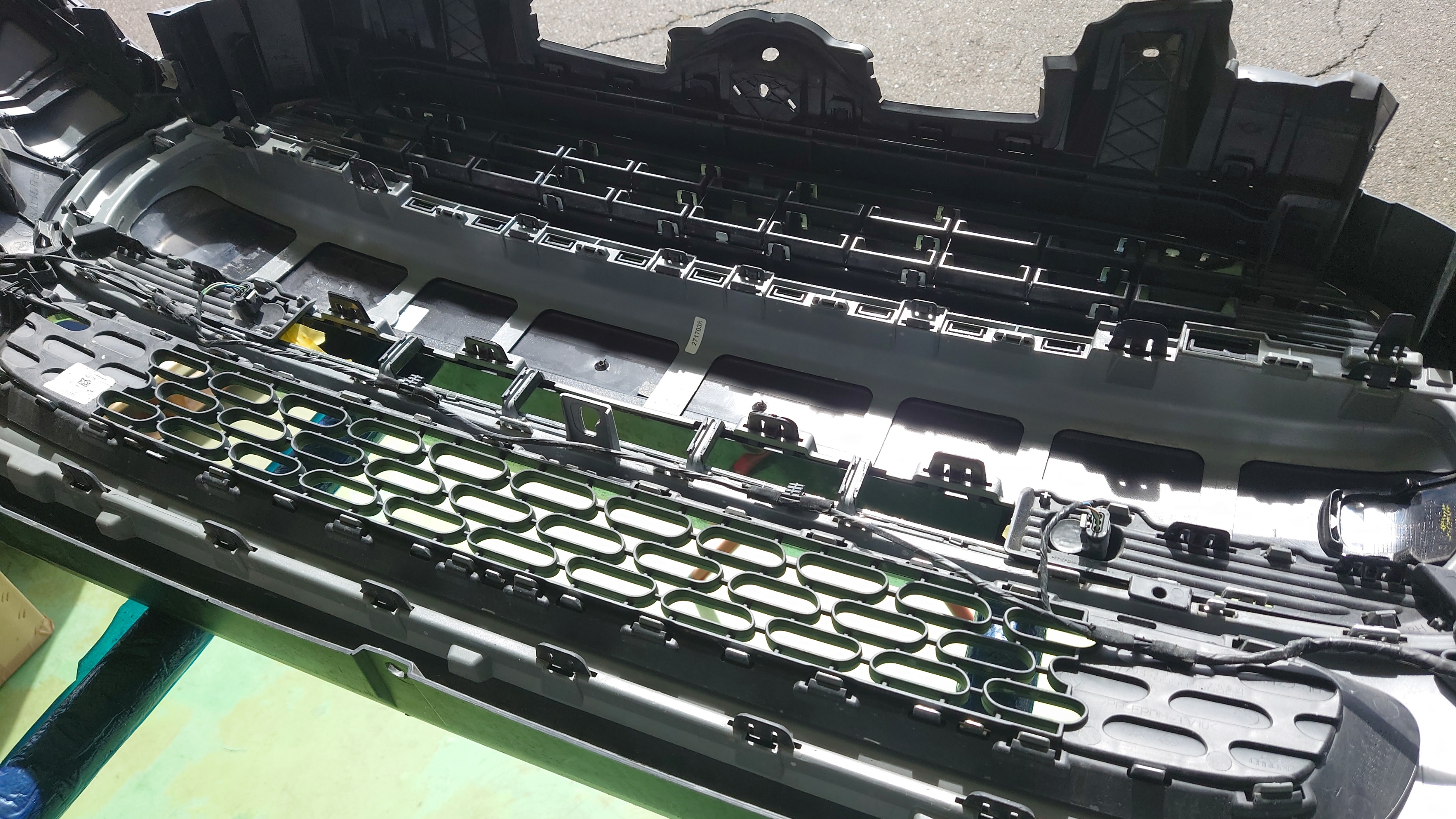 BMC日記 : F55 BMWミニ クーパーD グリル交換