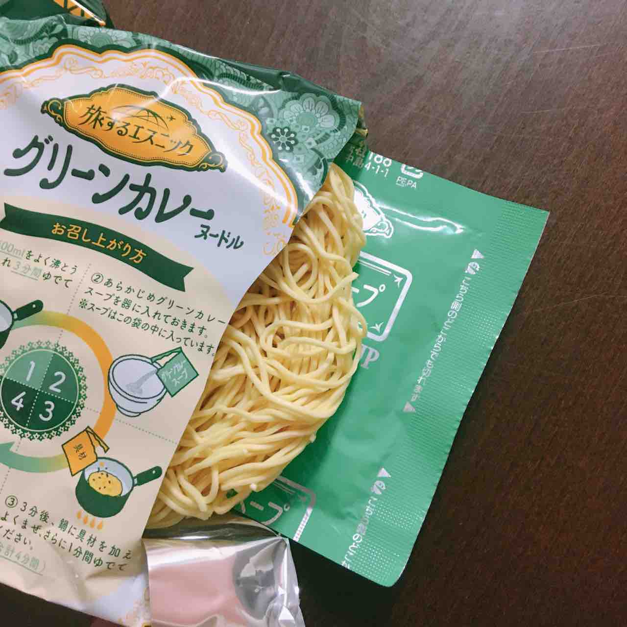 家カレーを紹介 日清 旅するエスニック 具付き3食 グリーンカレー 本格グリーンカレーを感じるオシャレ袋ラーメン 自然派 島袋尚美のありのままインド カレー通信