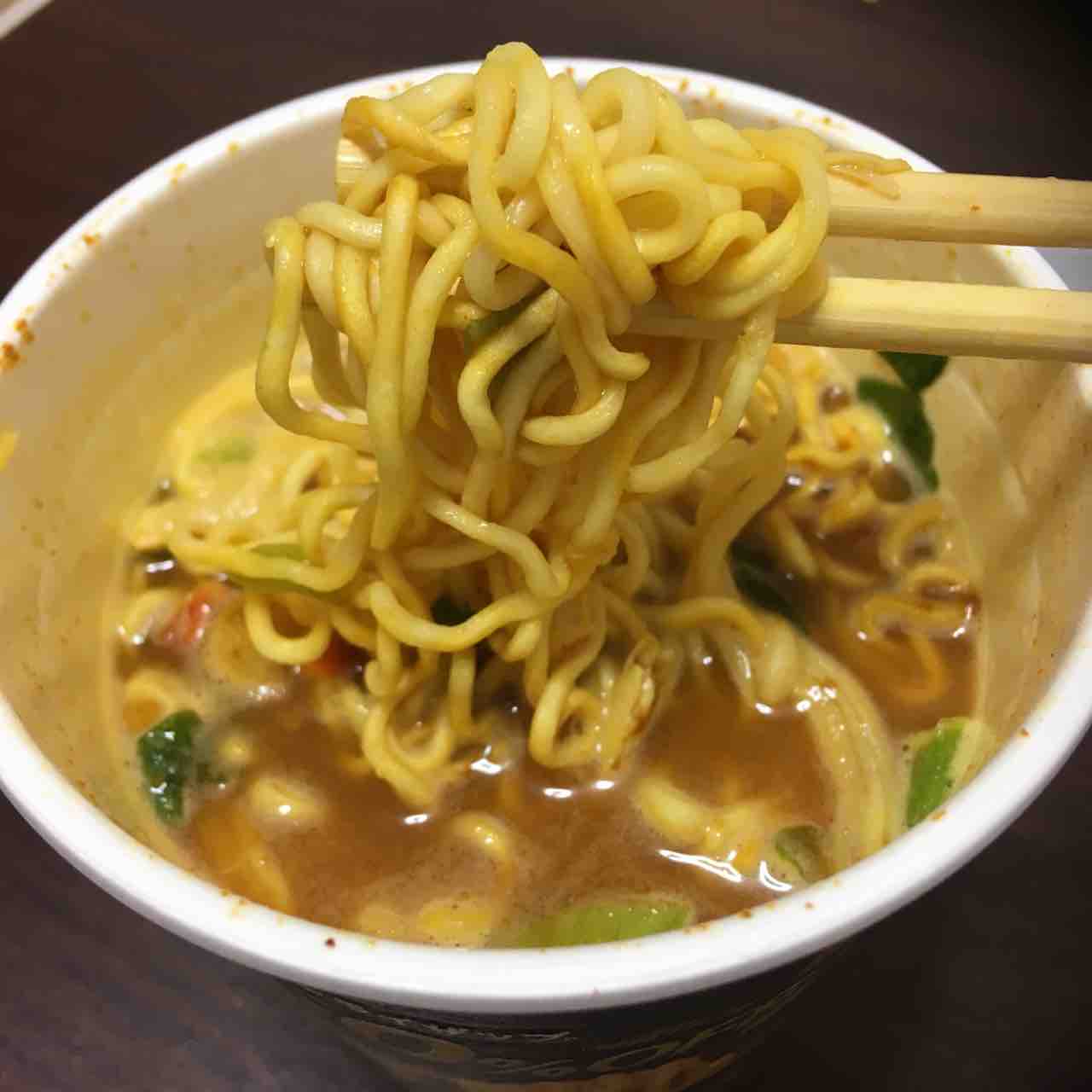 明星 ファミマでライザップ 辛口チキンカレーラーメン 糖質量に驚き 味のクオリティーにも驚きました 自然派 島袋尚美のありのままインドカレー通信