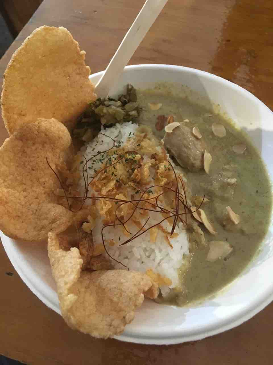 表参道 コミューン246 でグリーンカレー 知ってるとドヤ顔できるような店 使い捨て食器からもコンセプトが 自然派 島袋尚美のありのままインド カレー通信 表参道 コミューン246 でグリーンカレー 知ってるとドヤ顔できるような店 使い捨て食器からもコンセプトが 自然派 島袋尚美のありのままインド カレー通信