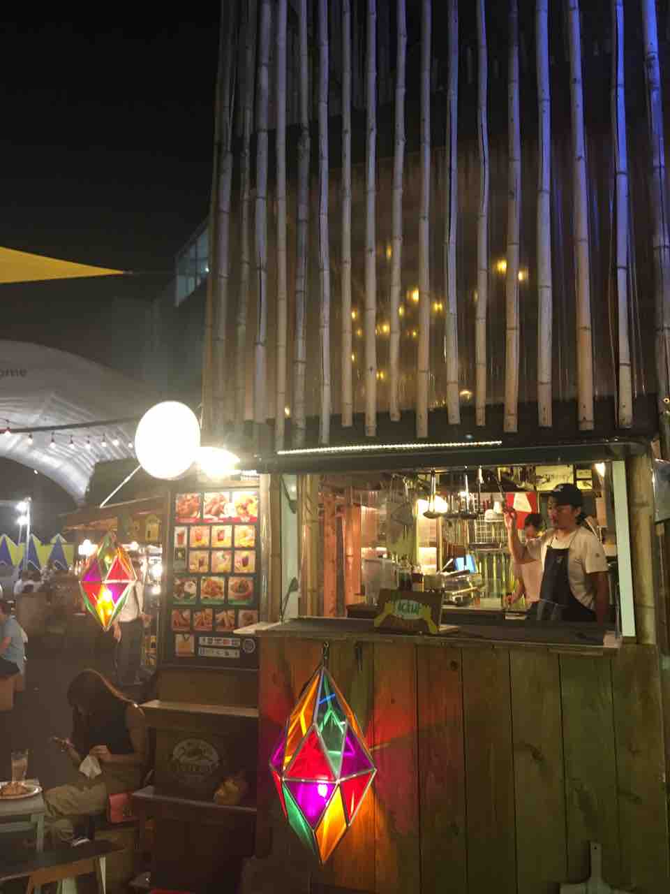 表参道 コミューン246 でグリーンカレー 知ってるとドヤ顔できるような店 使い捨て食器からもコンセプトが 自然派 島袋尚美のありのままインド カレー通信 表参道 コミューン246 でグリーンカレー 知ってるとドヤ顔できるような店 使い捨て食器からもコンセプトが 自然派 島袋尚美のありのままインド カレー通信