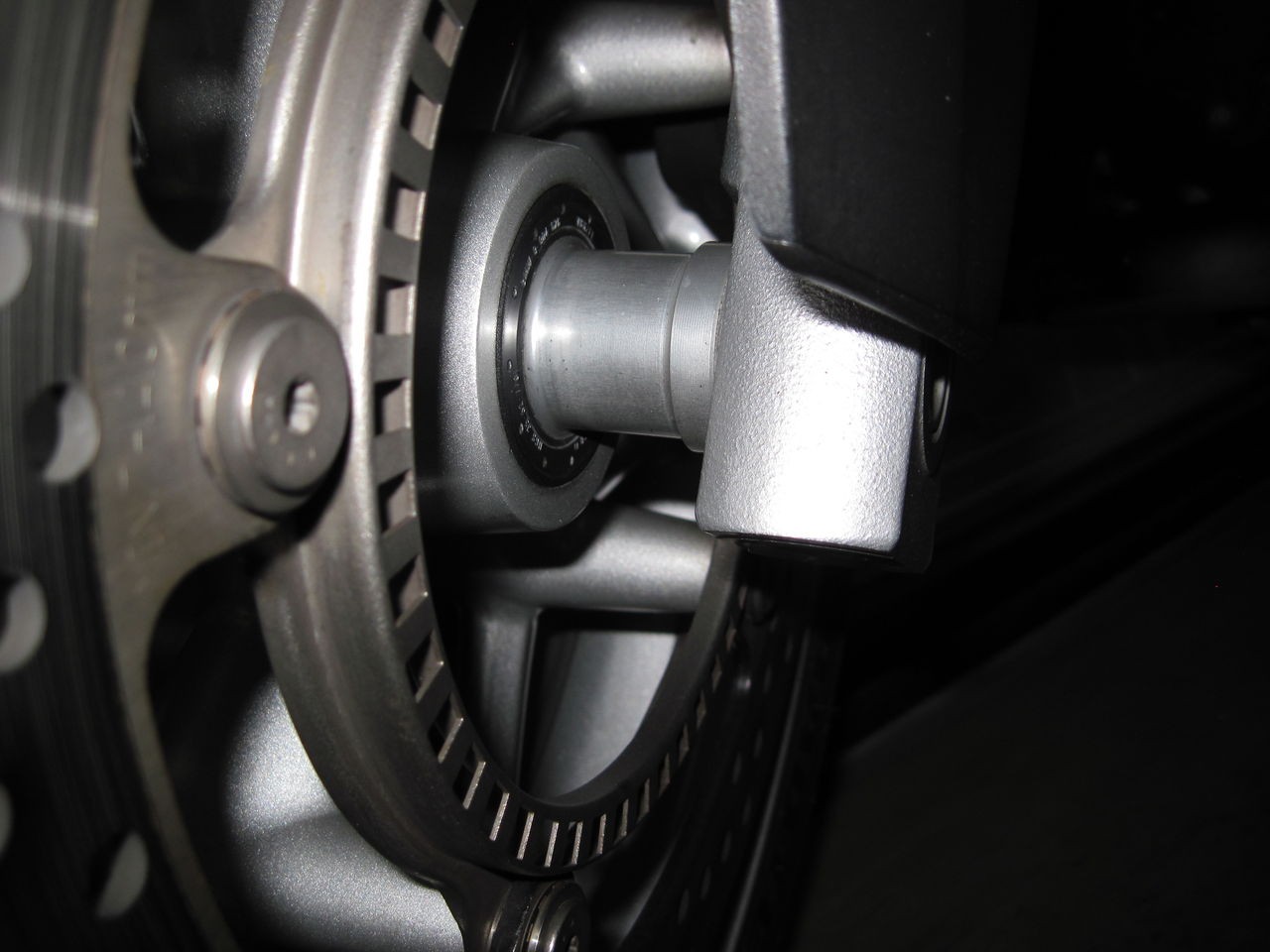 フロントアクスルシャフトシールのグリス切れ Bmw Clubs Nipponのblog フロントアクスルシャフトシールのグリス切れ Bmw Clubs Nipponのblog