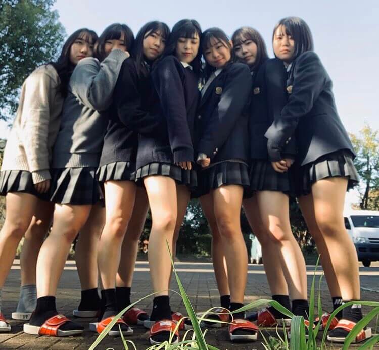 ついハーレムを妄想してしまう女子高生集合写真