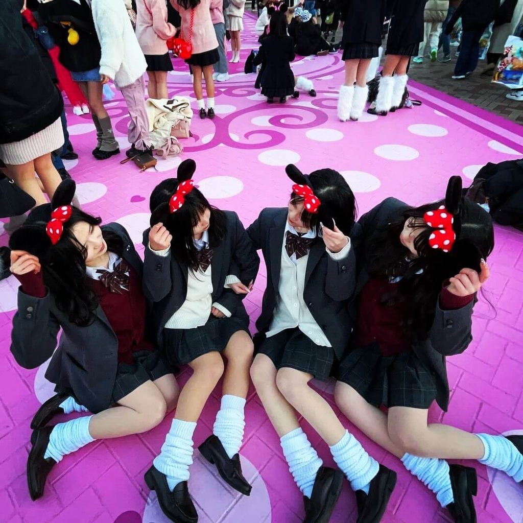 一周回って復活したルーズソックス女子高生と付き合いたいなぁww