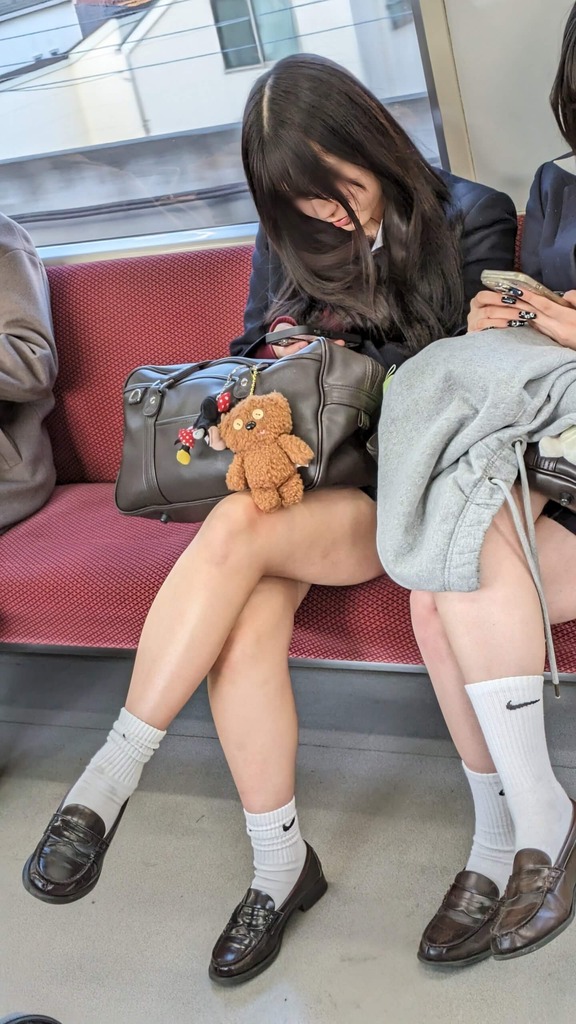 脚組みJK5