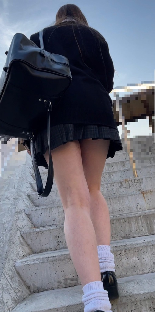 後ろから見た女子高生でも醸しでるエロさは大人以上すぎる