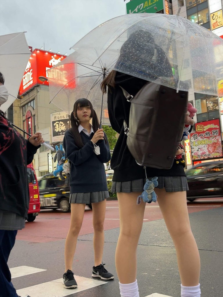 ミニスカJKが住んでいる場所に引っ越すべきか？