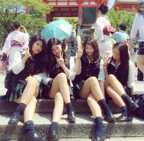 青春を謳歌してる女子高生たちの集合写真ww