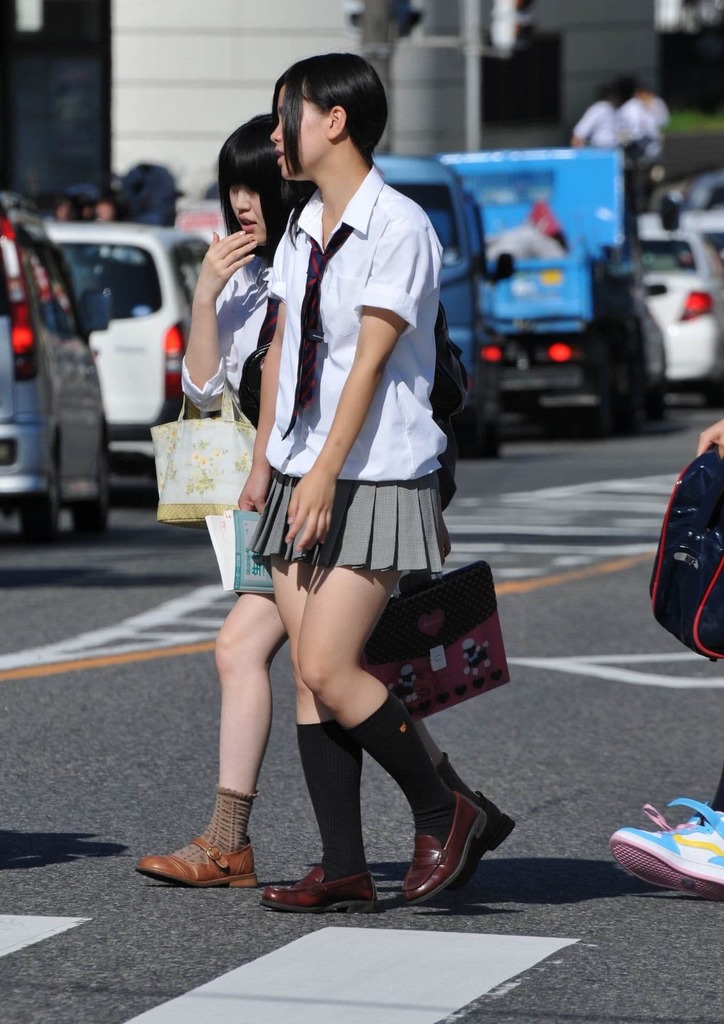 今から尾行技術を学んで街中で歩いてる女子高生についていこう