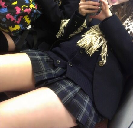 女子高生太もも1