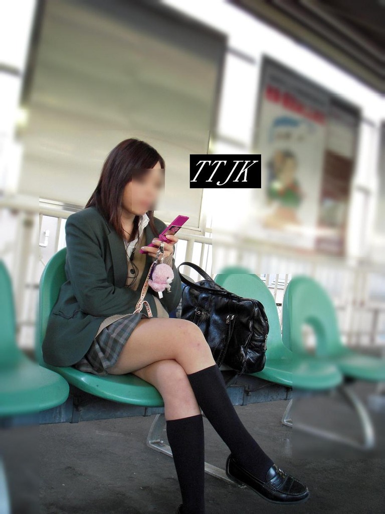 脚組みJK1