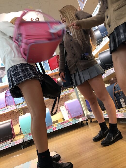 女子高生が無邪気にふざけてる姿を見ただけで抜けてしまう奴