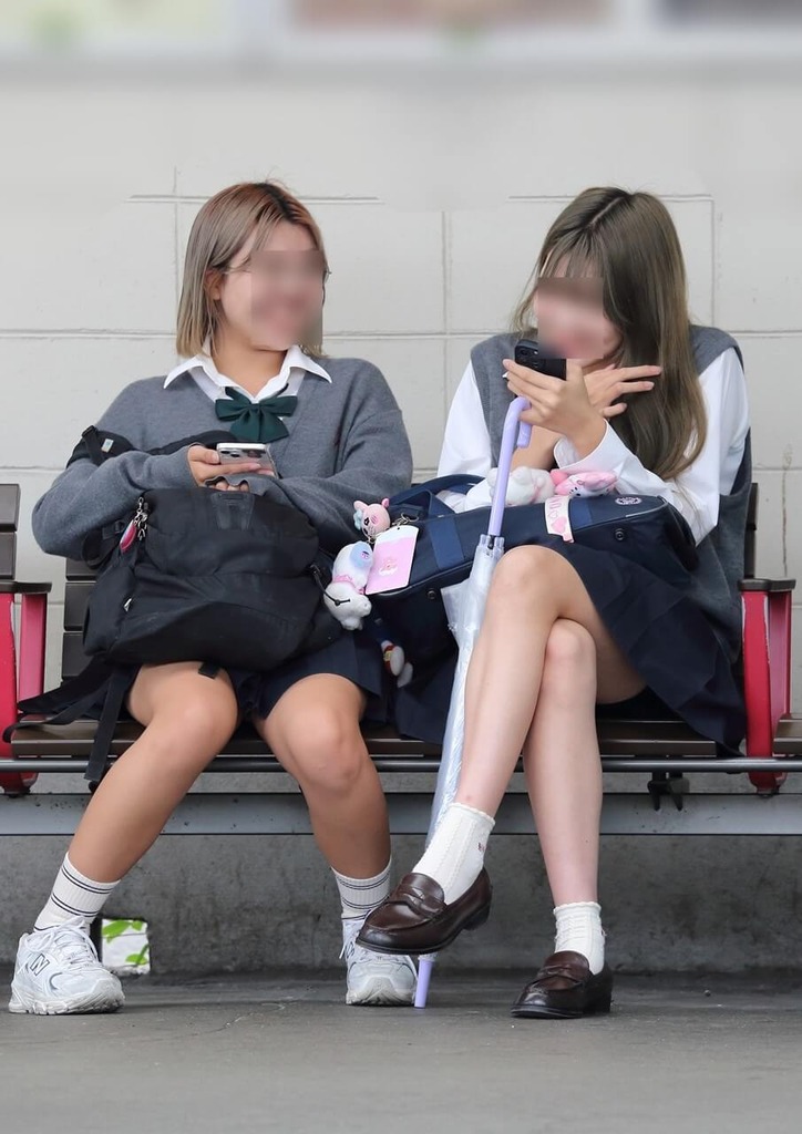 脚組みJK3