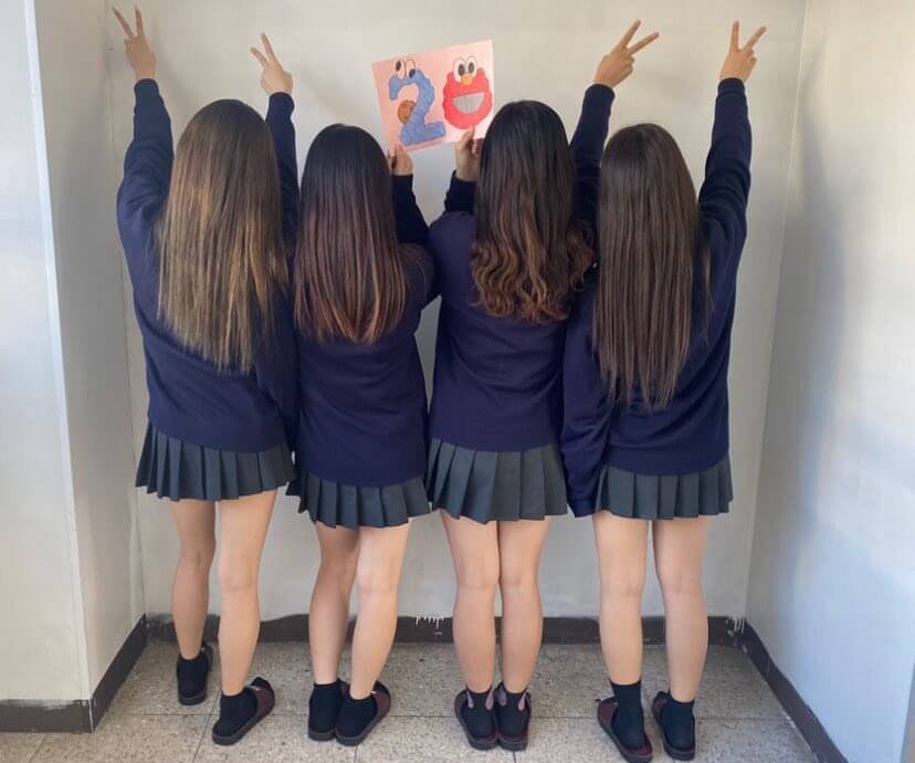 女子高生の背後からシコシコしてぶっかけたい！