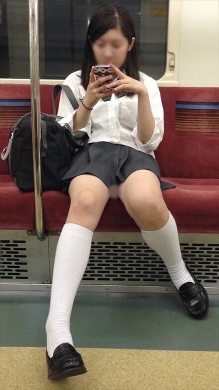女子高生太もも56