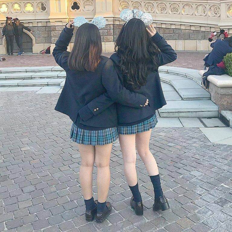 どこにいても後ろ姿がエロすぎる女子高生写真