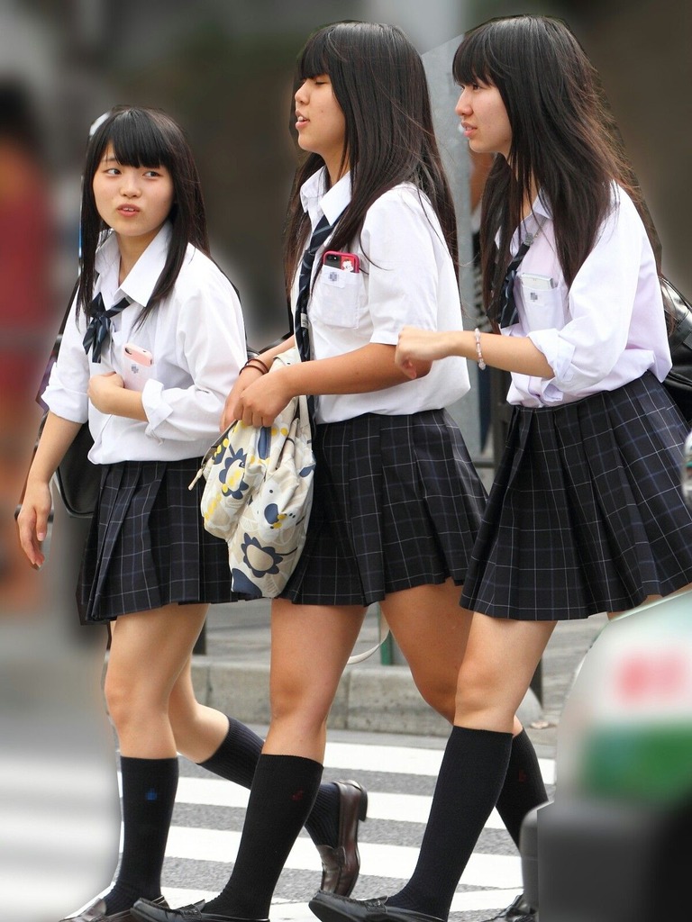 女子高生太もも2