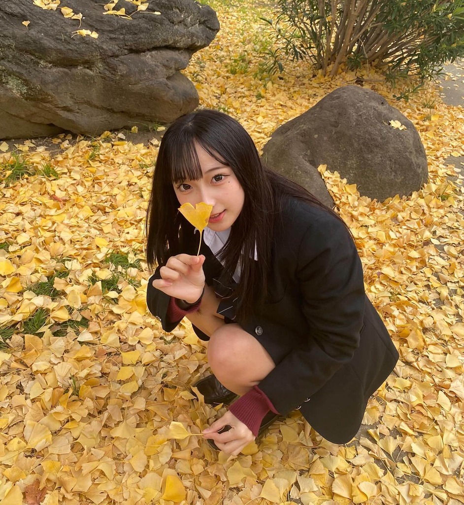 放課後は友達と一緒にふざけて楽しそうな女子高生