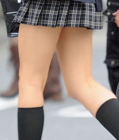 父の日よりもミニスカ女子高生を讃える「JKの日」がほしい....