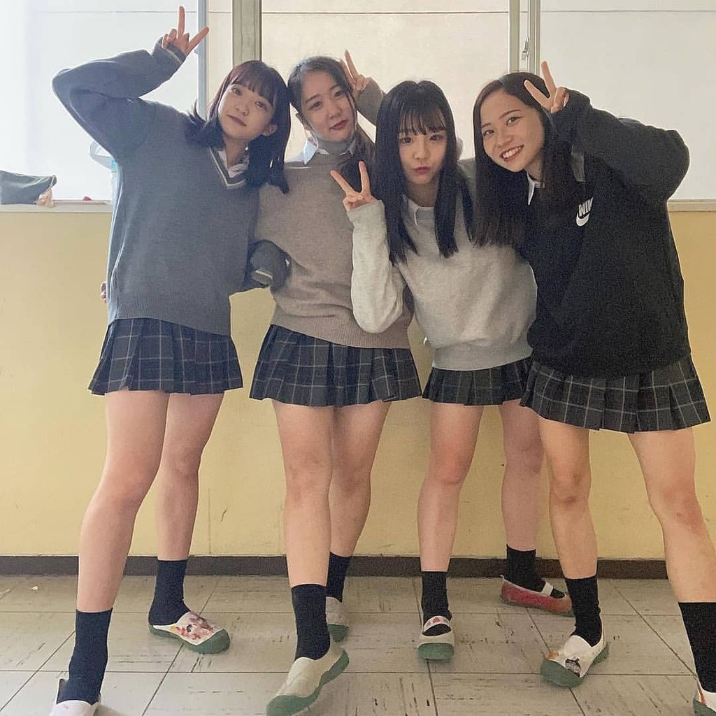 女子高生集合写真は４人並びが見やすくてちょうど良い？