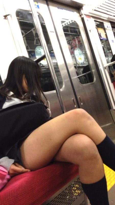 脚組みJK52