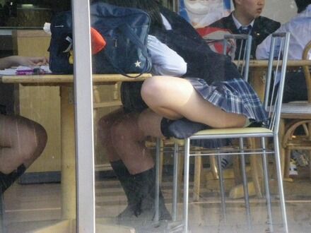 短いスカートでパンチラを恐れない女子高生は素敵だ