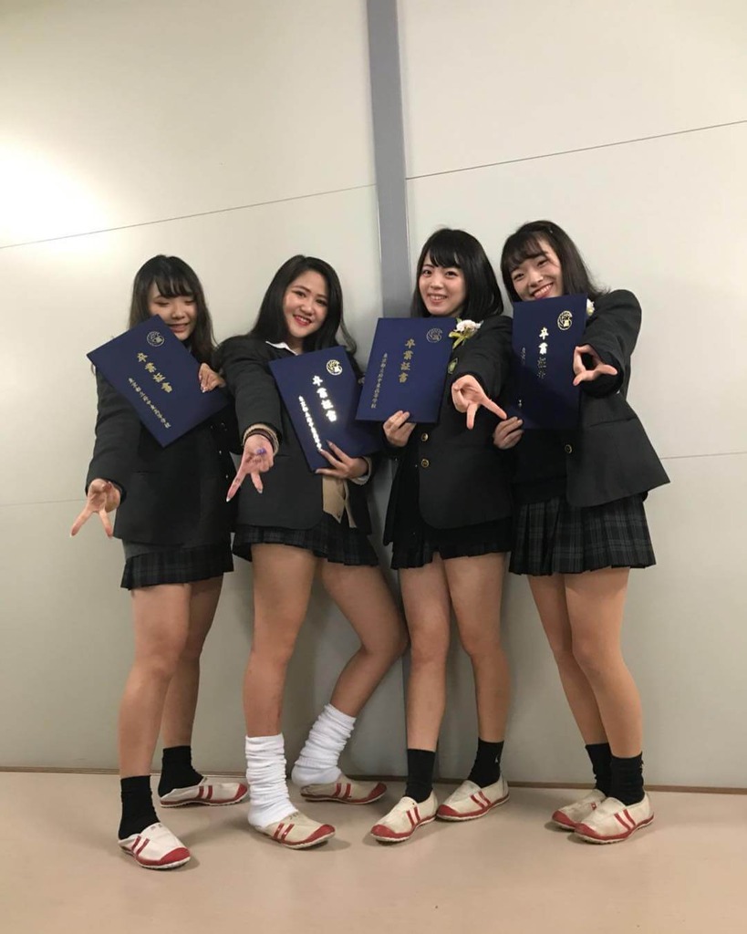 女子高生がいっぱいでたまらない集合写真ww