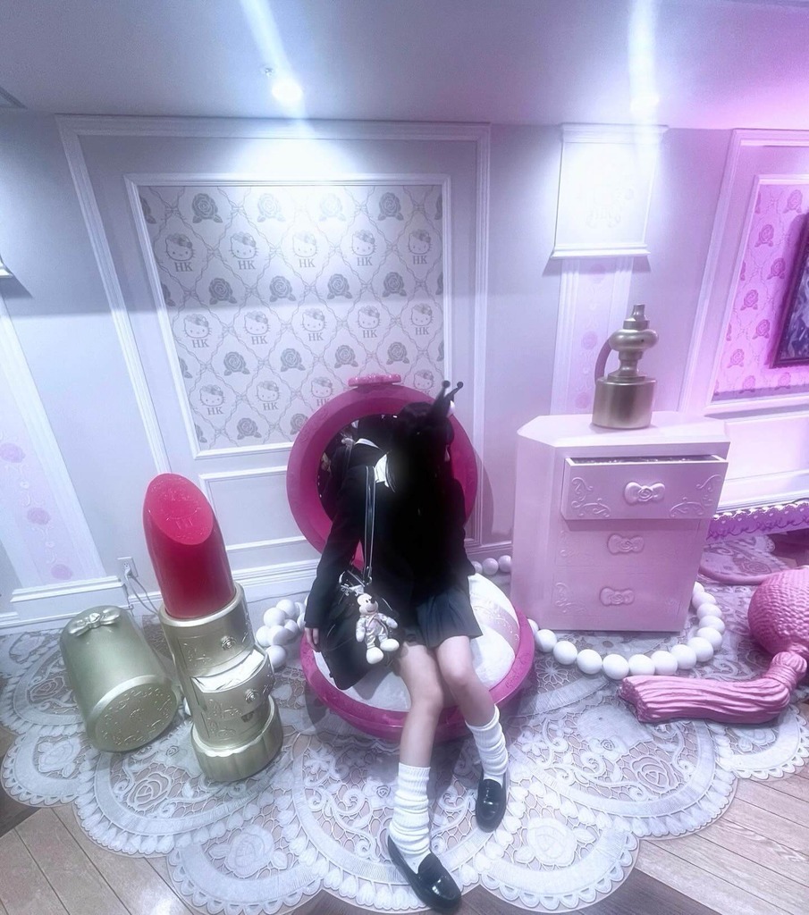 【画像】高飛車なルーズソックス女子高生に踏まれていじめられたい