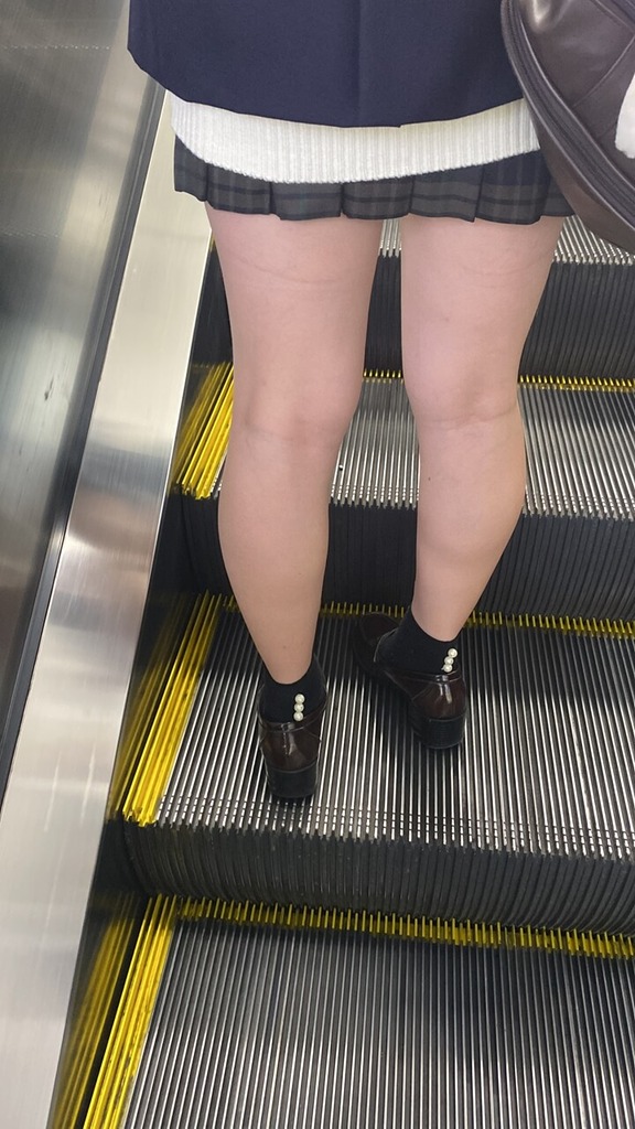 【画像】悪いことは言わないから女子高生の太ももは見るだけにしとけwww