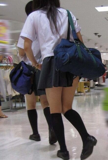 女子高生太もも67