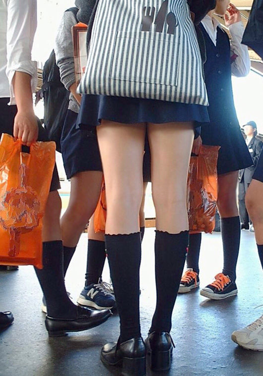 女子高生太もも86