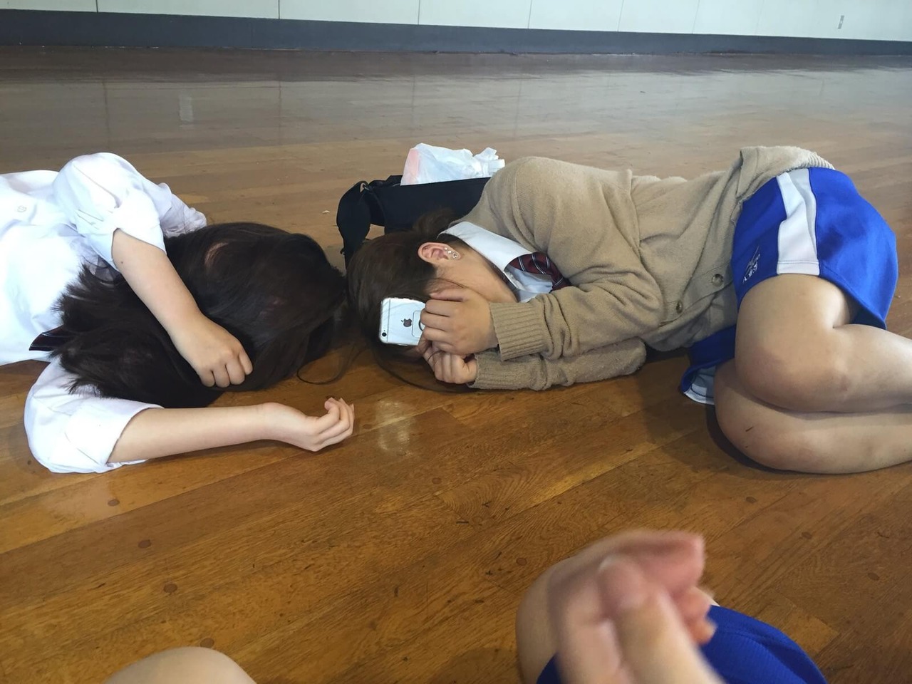 おふざけ女子高生を見てると若さって羨ましいと思うwww