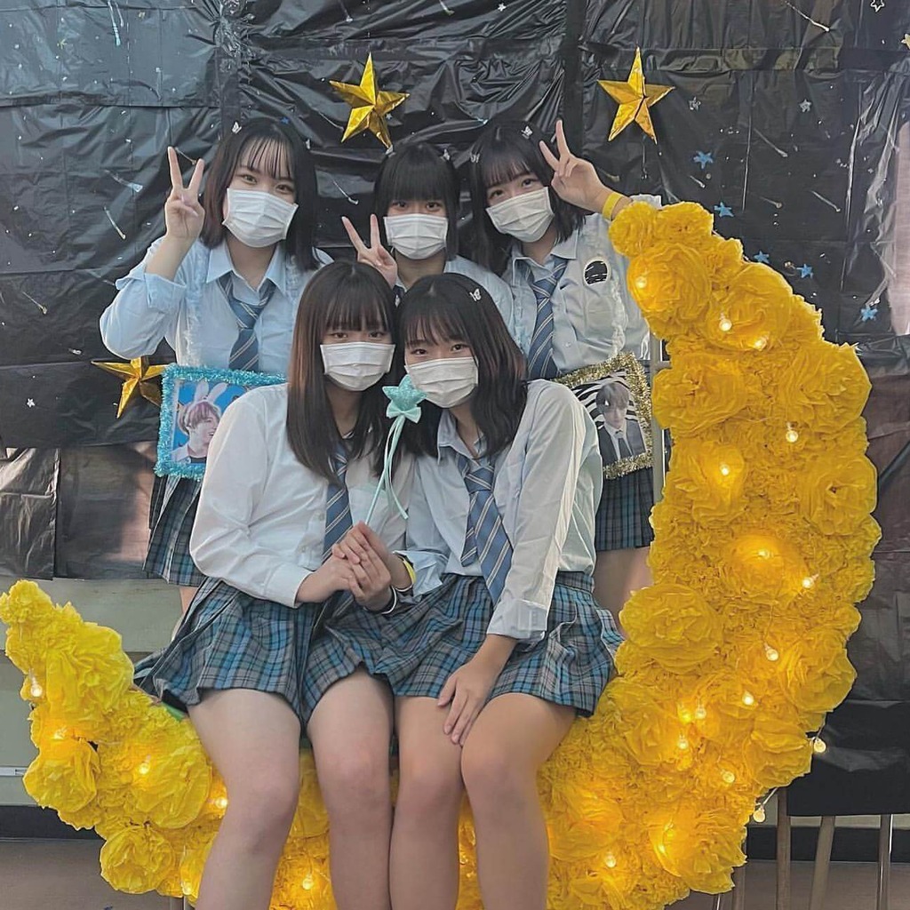 並び順でカースト順位がわかりそうな女子高生集合写真