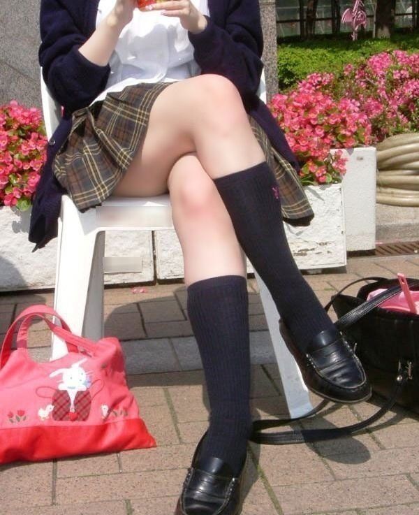 脚組みJK10