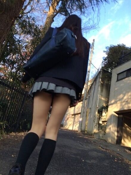 女子高生太もも100