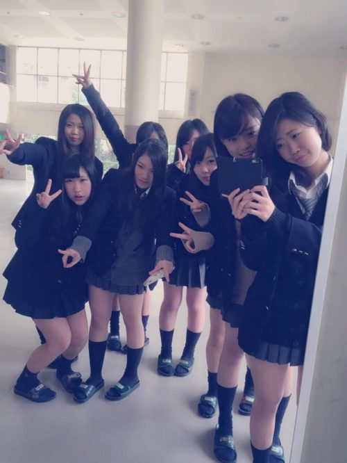 楽しそうな女子高生集合写真