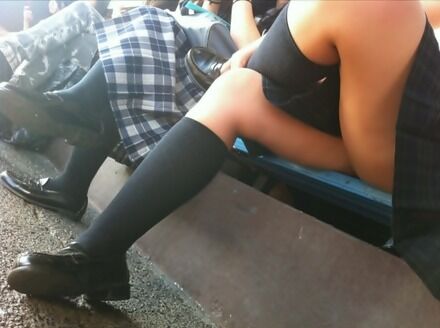 女子高生の太もものむっちり感がたまらない