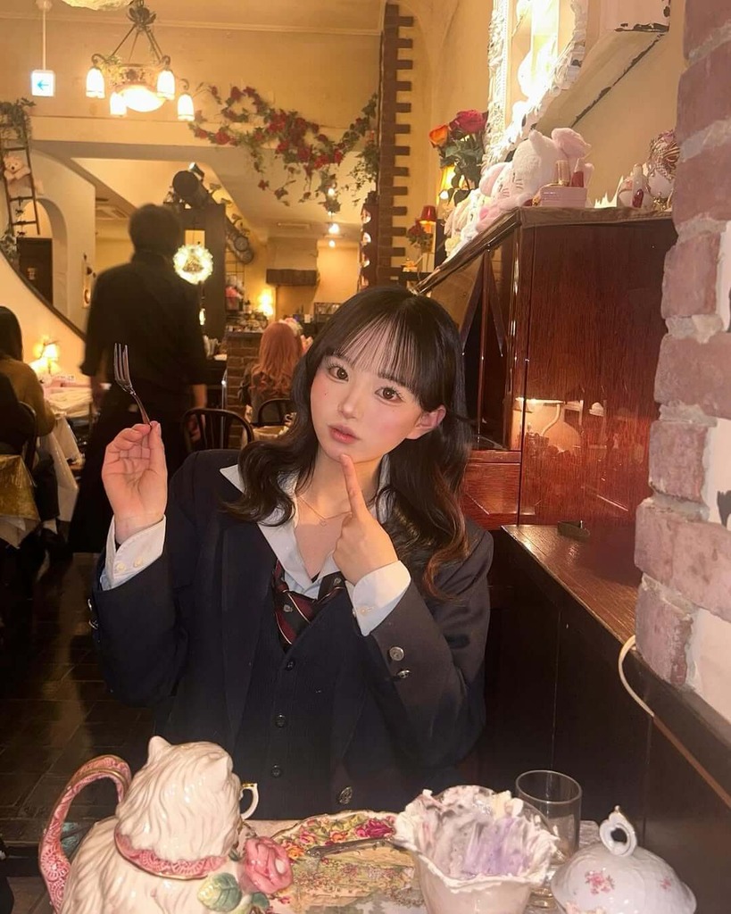 【画像】可愛さに自信がある自撮り女子高生はカワイイの高みにいるよな