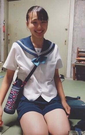 独り占めしたくなる女子高生のムチムチ太もも