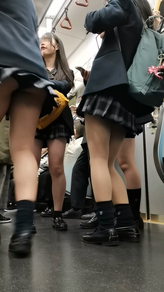【画像】春になって新しい女子高生が街中に溢れてくるぞ〜