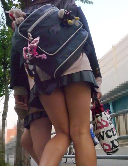 女子高生の太ももを見るために外出する奴らは集まれ！