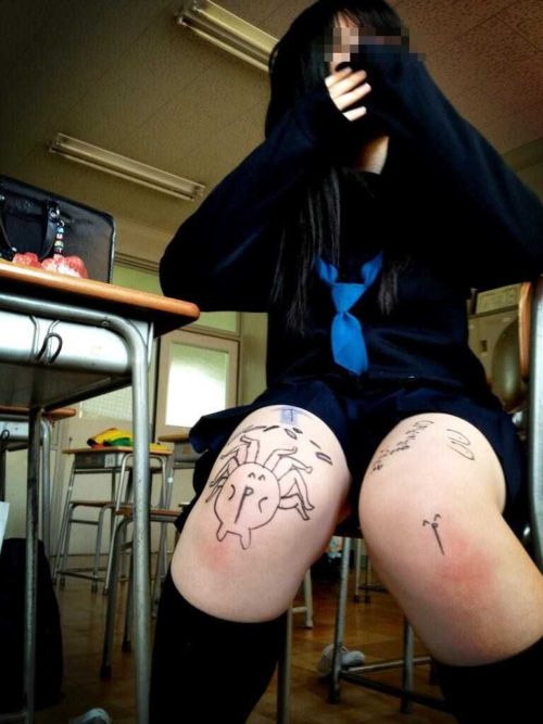 私もJKのムチムチ太ももに絵を描いてみたいぞ