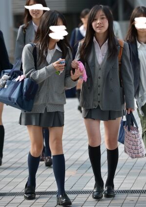 女子高生太もも80