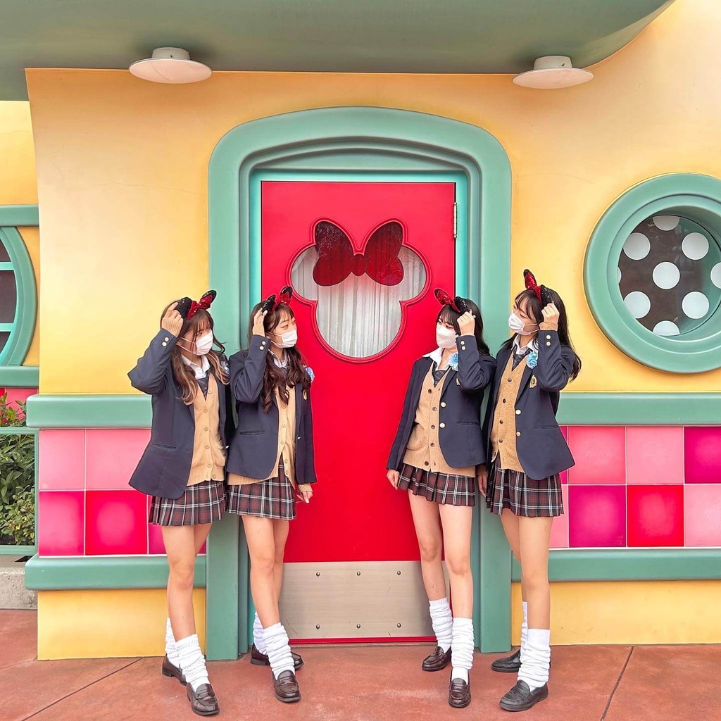 赤チェJKに遭遇すると赤色を見ると興奮する牛の気持ちがわかるよなwww